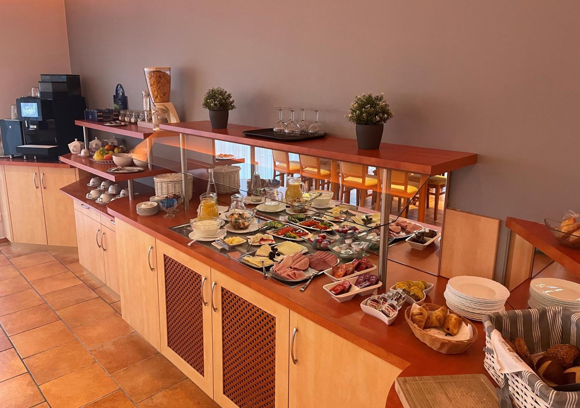 Hotel Am Hardtsee Ubstadt-Weiher Ngoại thất bức ảnh